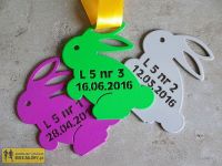 Medale - zające - dla dzieci w biegach Leśna Piątka 2016.